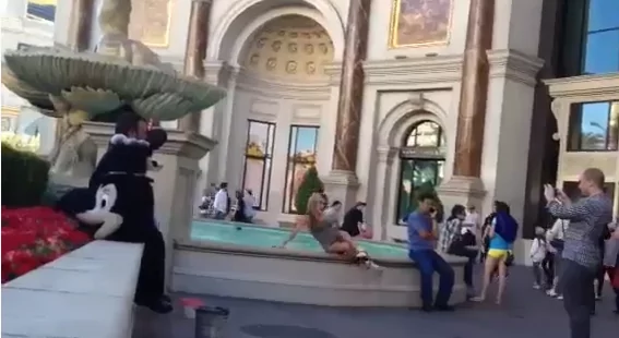 Posen am Brunnen geht schief posen brunnen