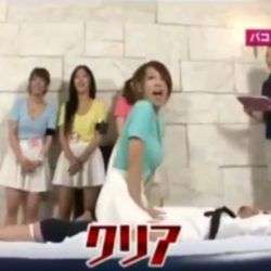 Bekommt Sie den Ballon noch zum Platzen bekommt sie den ballon noch zum