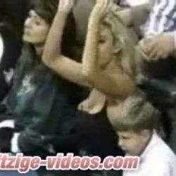 Brüste als Handy halter brueste als handy halter 1