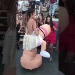 frau im dildo kostuem