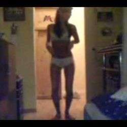 frau ist am tanzen zu me an you