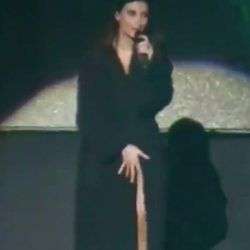 Sängerin vergisst ihr Höschen und nimmt es mit Humor saengerin vergisst ihr hoeschen 1