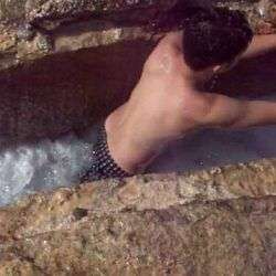 Seine Badehose flutscht einfach weg seine badehose flutscht einfach