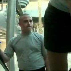 So dreist hat noch keiner einer Frau unter den Rock gegriffen so dreist hat noch keiner einer