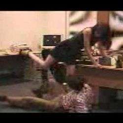 Tritt mir in die Eier tritt mir in die eier